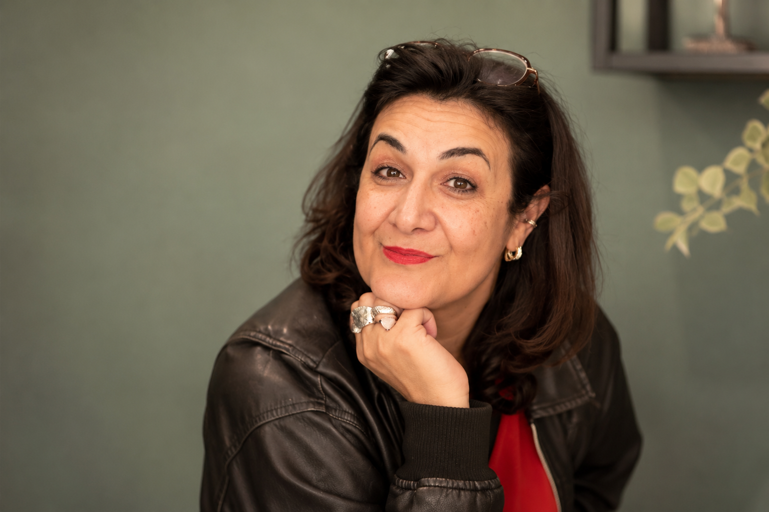 Portrait de Mehrnoush Ghaznavi, coach en reconnexion à soi